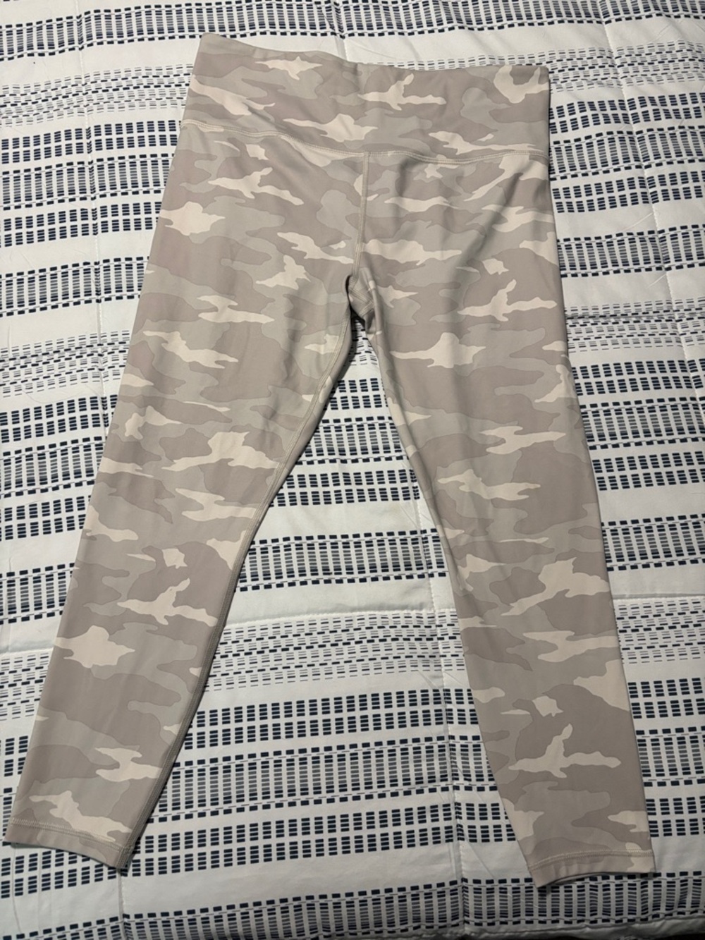 Women Athleta 7/8 Leggings - Light Taupe camo